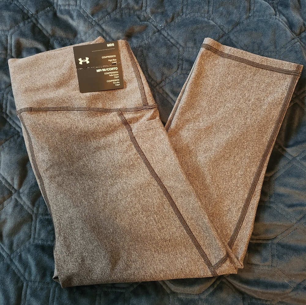 NWT Under Armour Charcoal Compression Capri Leggings
